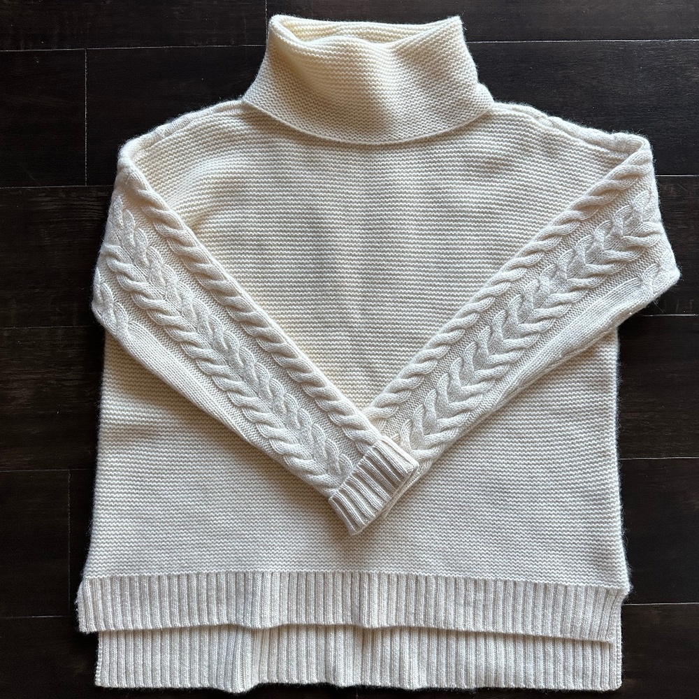 100% Cashmere Saks Fifth Avenue Size Small Mint Condition